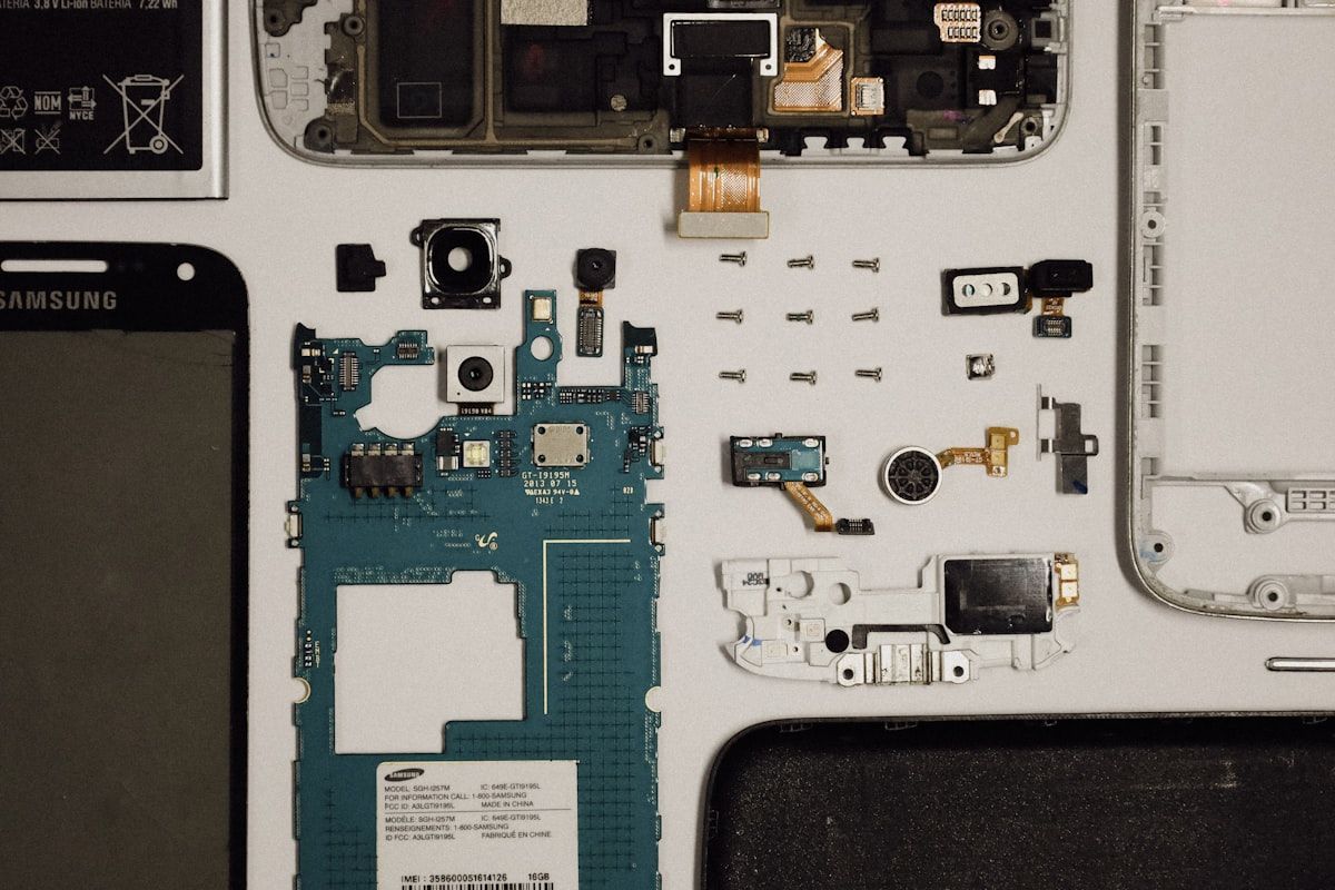 Internal inspection of a smartphone during grading